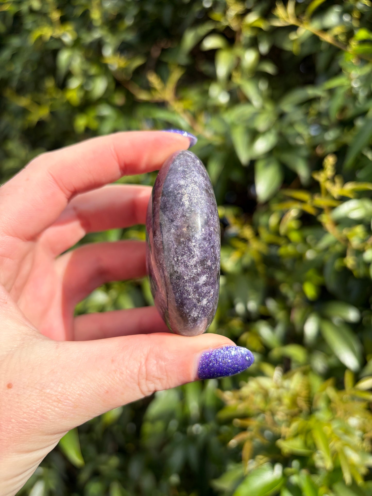Lepidolite Palm Stone i