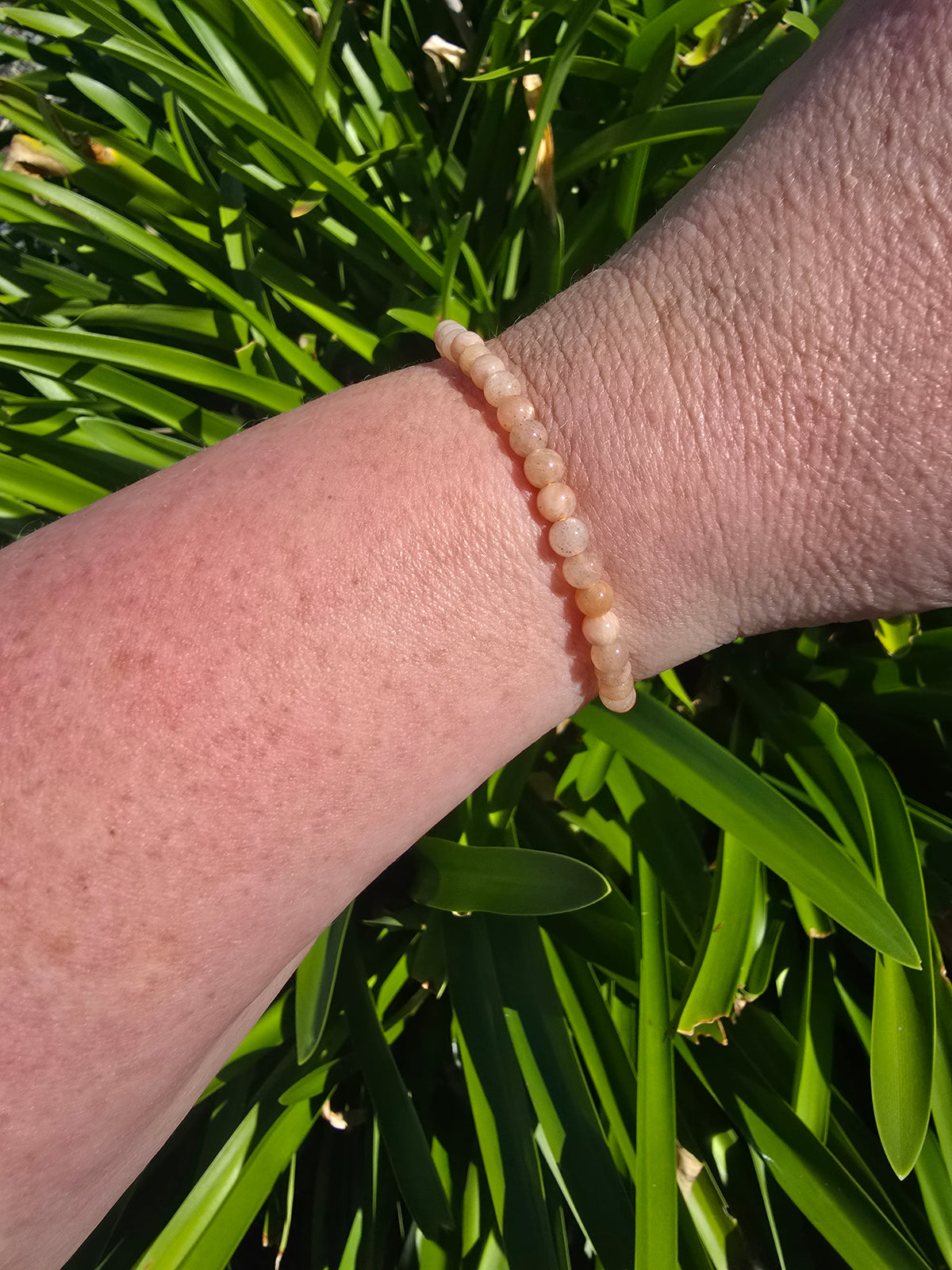 Peach Moonstone | Round Bead Bracelet 4 mm