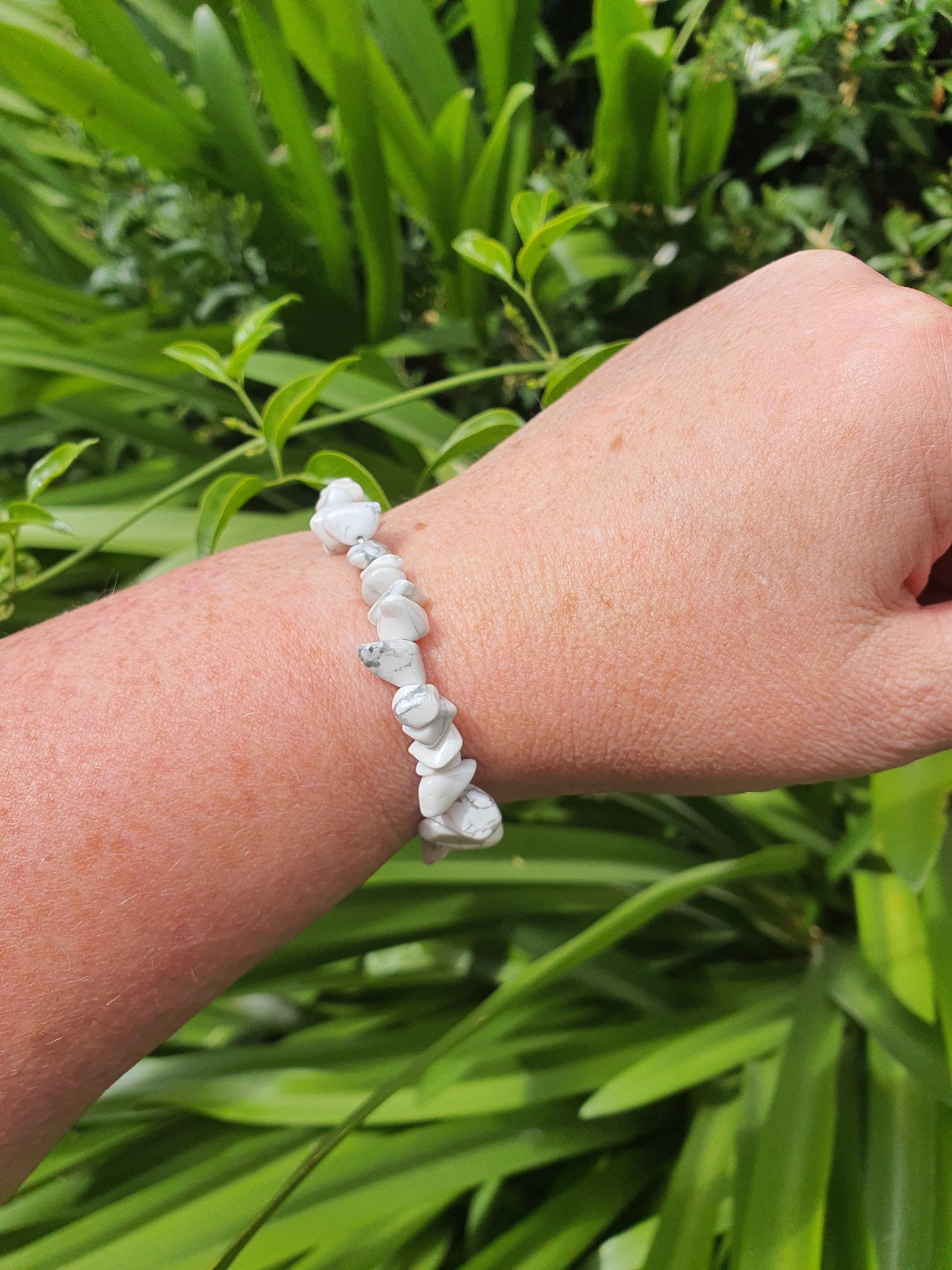 Howlite Crystal Chip Bracelet