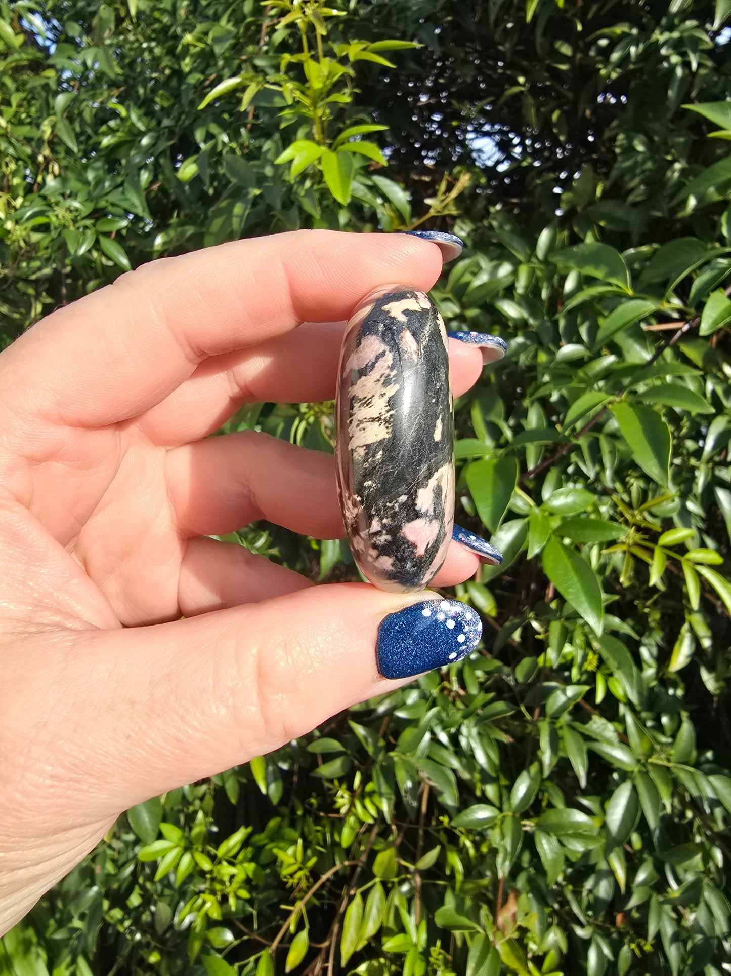 Rhodonite Palm Stone D