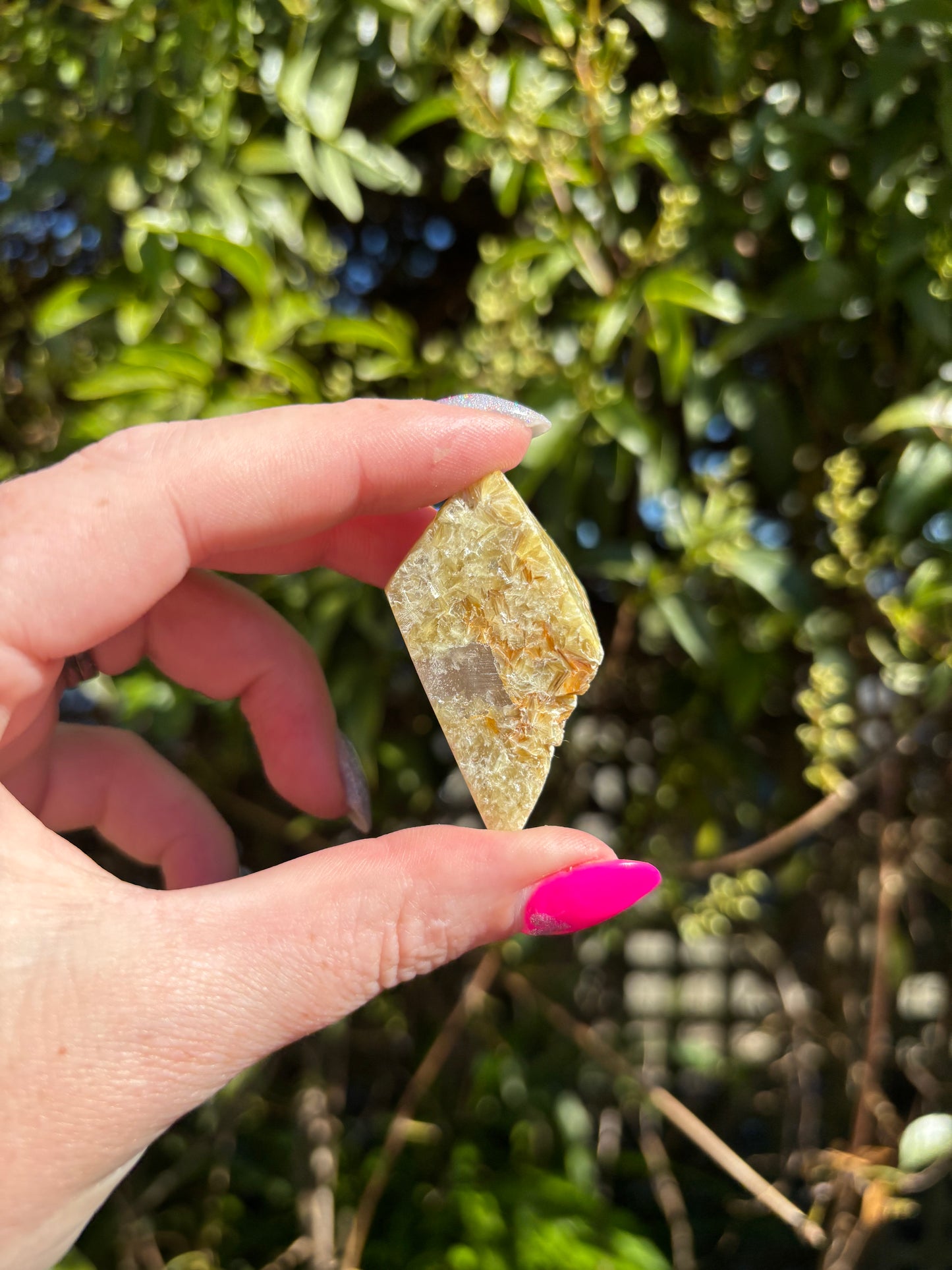 Golden Mica Free Form A