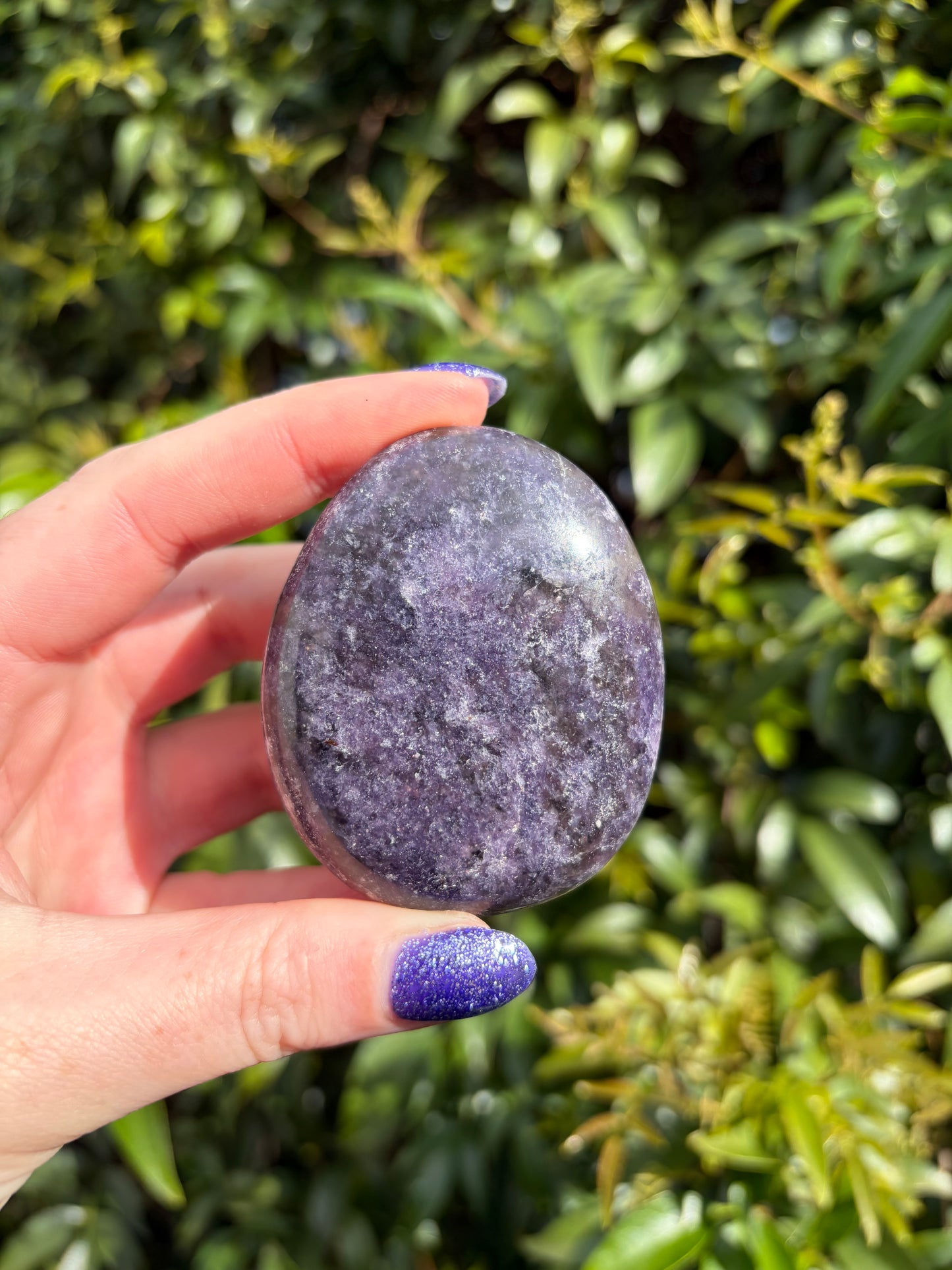 Lepidolite Palm Stone i