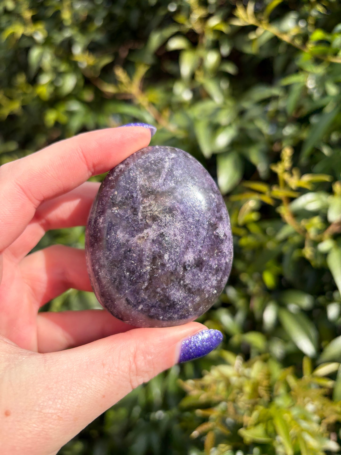 Lepidolite Palm Stone i
