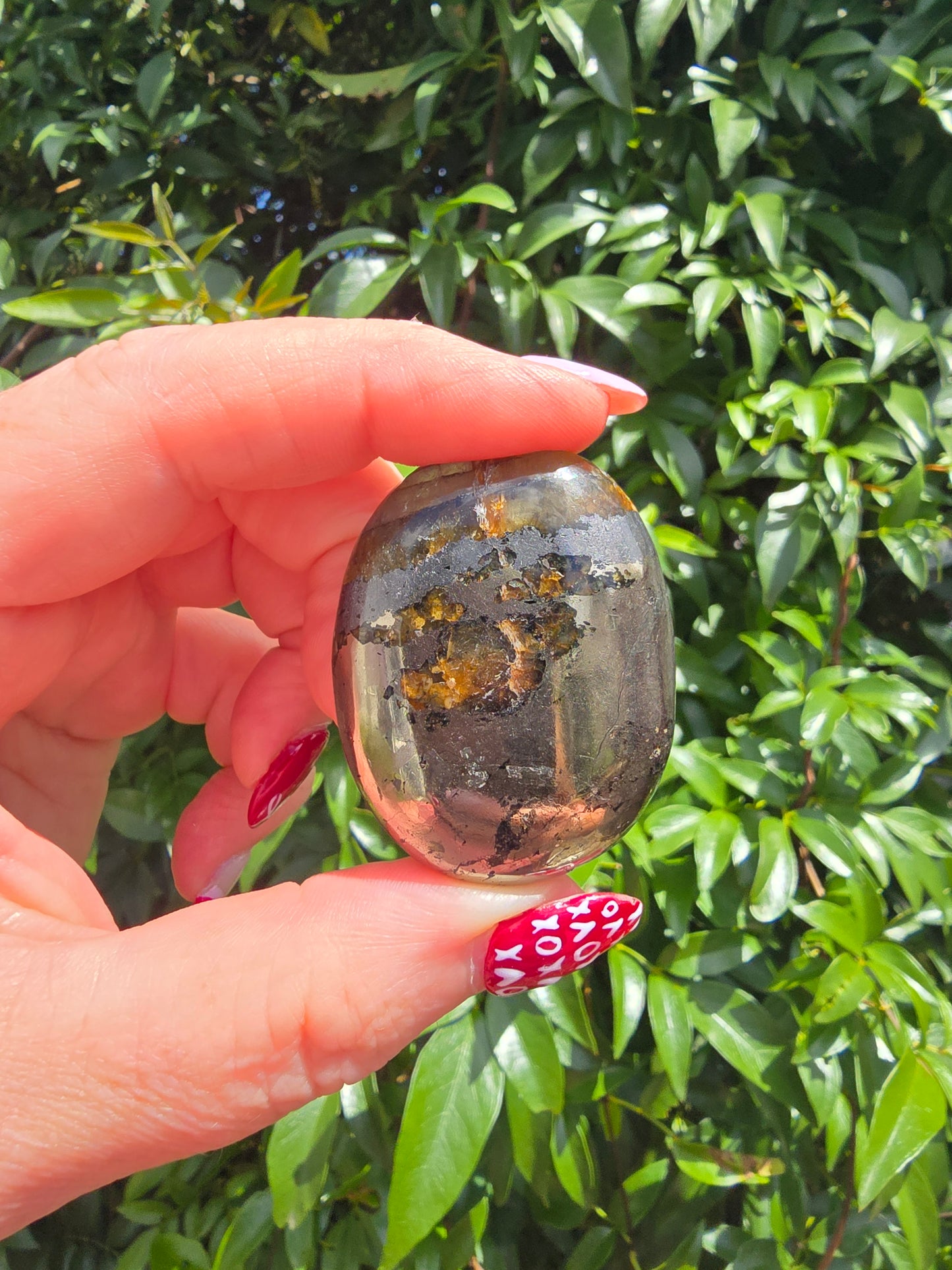 Lions Gate Quartz Palm Stone A