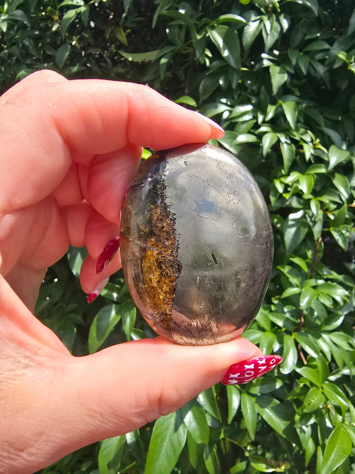 Lions Gate Quartz Palm Stone D