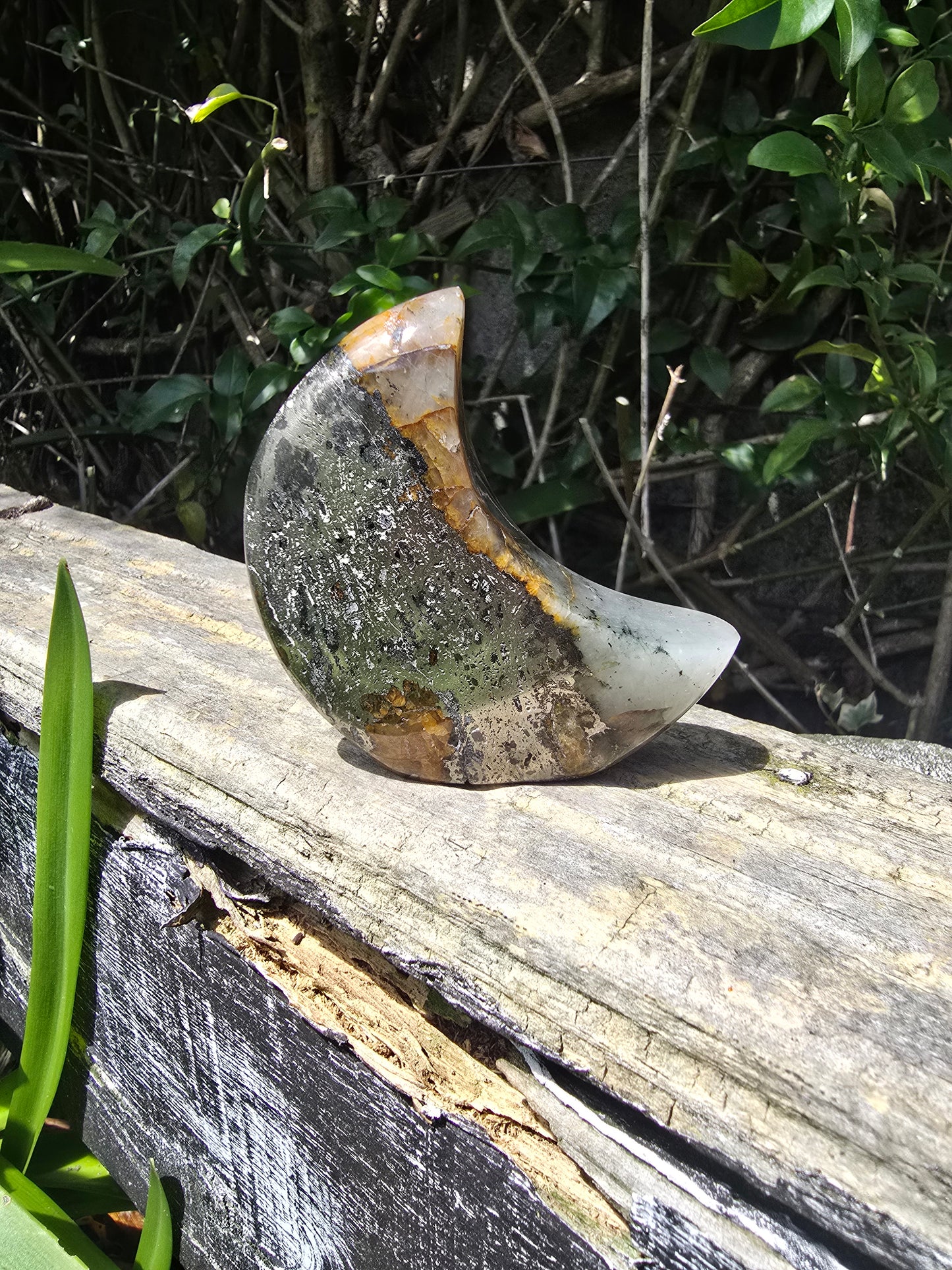 Lions Gate Quartz Self Standing Moon A