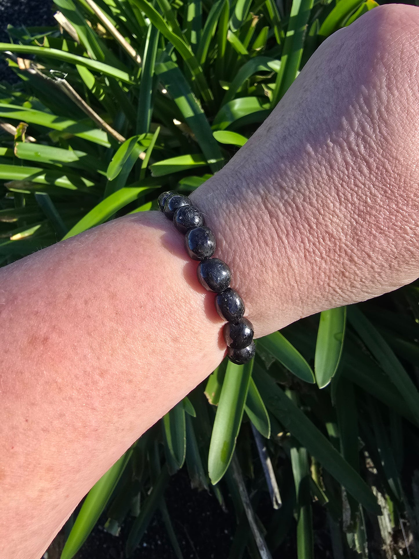 Nuummite  | Nugget Bead Bracelet 8 mm