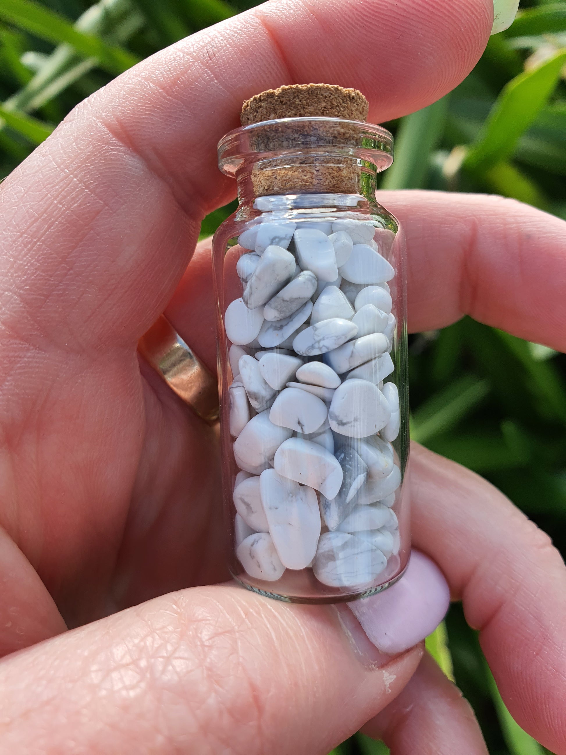 Howlite Chip Bottle – Daughters And Co Crystals