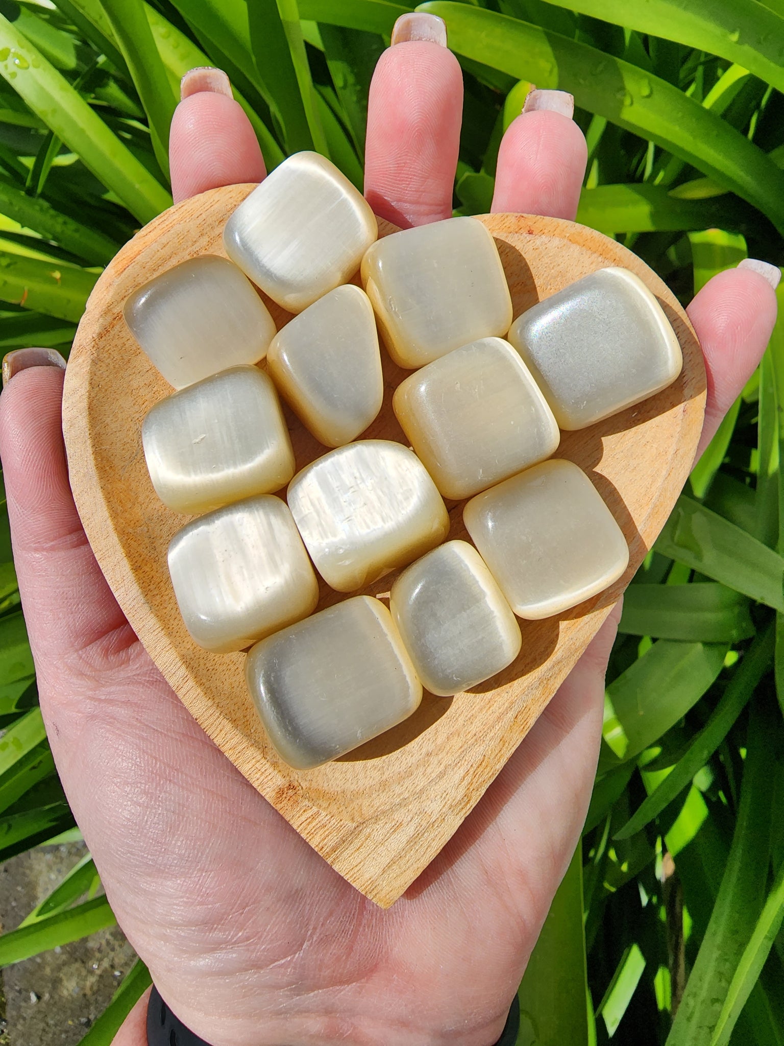 Cats Eye Honey Tumbled Stone